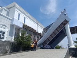 Dalam Perbaikan Bangunan Teras KPT Brebes Ambruk, Tiga Luka-Luka