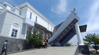 Dalam Perbaikan Bangunan Teras KPT Brebes Ambruk, Tiga Luka-Luka