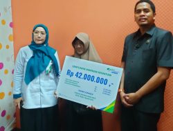 Santunan BPJS Ketenagakerjaan Rp 42 Juta Diserahkan ke Ahli Waris Pekerja Rentan di Tegal