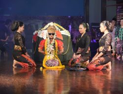 Sarat Nuansa Magis, Penampilan Tari Sintren Memukau Penonton di Anjungan TMII