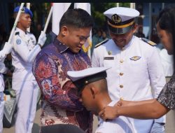 Hadiri Pelantikan Taruna Taruni SMK Baruna, Bupati Ischak Berbagi Pengalaman Saat Menjadi Kadet di Akpelni