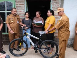 Korban Kekerasan di Desa Cibelok Terima Bantuan Sosial