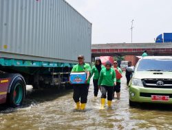 Sopir Truk Lega Dapat Bantuan Makan dari Pemprov Jateng Setelah Dua Hari Terjebak Banjir