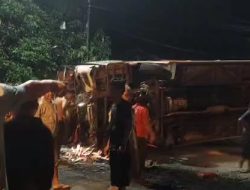Bus Rombongan Hajatan Tabrak Truk Batu Bara di Tikungan Balekambang Brebes, Lalu Lintas Macet 2 Jam
