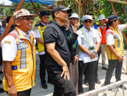Ahmad Luthfi Kunjungi Kendal, Warga Senang Jalan Diperbaiki: “Macet Sementara, Jalannya Nanti Bagus”