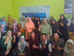 Tim Penerima Hibah DPPM Universitas Bhamada Slawi Dampingi UMKM di Desa Penusupan Lakukan Inovasi Kerupuk Antor Herbal