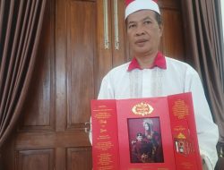 Dedy Yon Menikah, Budayawan Tegal Hadiahkan Puisi ‘Keris Tegal Slongsong Solo’