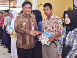 Bupati Ischak Pastikan Penyaluran Beasiswa Siswa Miskin dan Berprestasi Tanpa Potongan