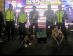 Polisi Amankan Empat Orang Terduga Gangster Saat Gelar Patroli Skala Besar