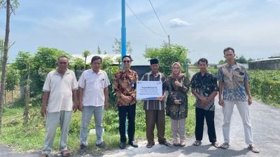 BRI Serahkan Bantuan 12 Titik Lampu Jalan di Desa Padaharja