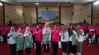 115 Anggota Bhayangkari Cabang Tegal Ikuti Workshop Ecoenzym 