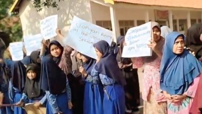 Wali Murid Demo Tolak Rencana Sekolah Dialihfungsi Menjadi Dapur MBG