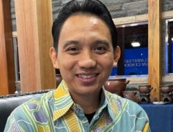 Sarung Batik dan Semangat Tri Sakti Bung Karno
