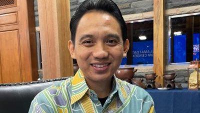 Sarung Batik dan Semangat Tri Sakti Bung Karno