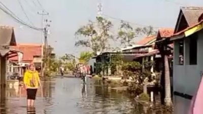 Bupati Anom : Kita Terus Bergerak Tangani Banjir Rob