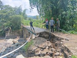 Oprit Jembatan Mlayang Ambrol Tergerus Banjir, Ribuan Warga di Sirampog Kesulitan Akses
