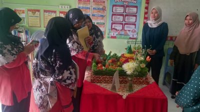 Unik, Lomba Tumpeng di Milad Ke 25 MI Luqman Al Hakim Slawi