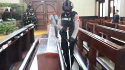 Pengamanan Natal, Kendaraan Parkir Gereja Diperiksa Metal Detector