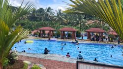 Libur Nataru, Kolam Renang Walicung Park Jadi Pilihan Liburan Keluarga