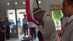 Tiga Napi Terorisme Menangis Saat Cium Bendera Merah Putih