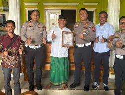 Dedikasi Bantu Kinerja Polisi, Ridhohul Khukam Terima Penghargaan dari Kapolres Brebes