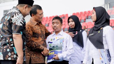 Senyum Haru Penyandang Disabilitas Saat Menerima SK PPPK Paruh Waktu Pemprov Jateng