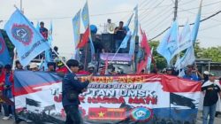 Ratusan Buruh Aksi Long Mach di Jalur Pantura Brebes