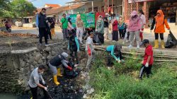 Cegah Banjir Sidaharja, Anggota DPRD Ini Bersihkan Sungai Selokan
