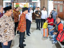 Wapres Gibran Tinjau Layanan Libur Nataru di Stasiun Tawang Semarang