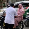 SPPG Dukuhwaru 1 Kabunan Bagikan Nasi Bungkus ke Pengguna Jalan