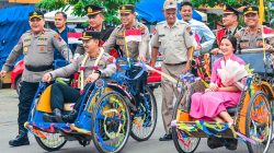 Diarak Becak Hias, Mengantar Tugas Baru