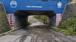 Aspal Hancur dan Tergenang, Jalan di Bawah Underpass Negaradaha Brebes Dikeluhkan
