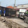 Pagi Ini Jalur Pantura Brebes Tersendat, Truk Kontainer Terguling di Bangsri Bulakamba