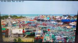 Terhalang Cuaca dan Perizinan, 150 Kapal Nelayan Padati Pelabuhan Tegal