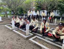 HUT Satpam, Sat Binmas Polres Brebes Gelar Ziarah dan Tabur Bunga