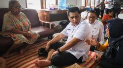 Taj Yasin Temui Lansia Pengungsi Banjir Pati yang Sempat Jatuh