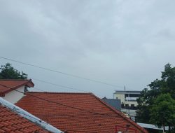 Cuaca Berawan dan Hujan Ringan Selimuti Kota Tegal Sejak Pagi