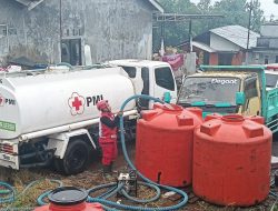 PMI Pemalang Distribusikan Air Bersih dan Makanan pada Korban Banjir Bandang